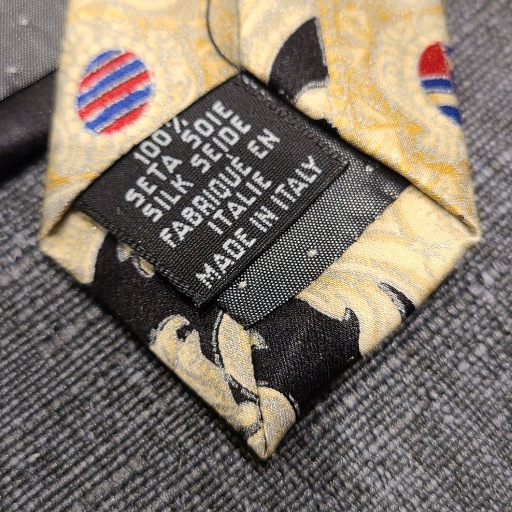 Tie by Gianfranco Ferre 100% silk with intricate logo - Picture 6 of 12